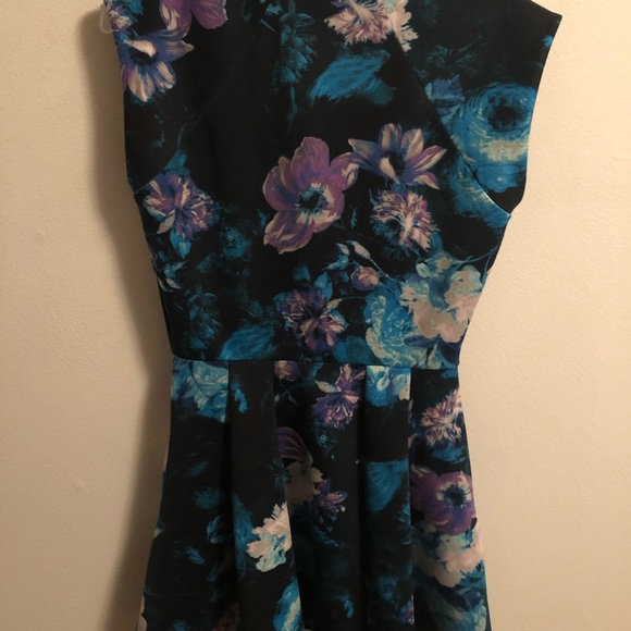 Floral Guess Dress - Picture 3 of 4